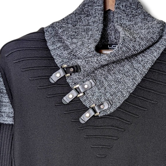 Men's V-Neck Sweater - Black and Gray - Picture 3 of 7